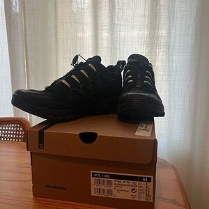 Salomon Men's Black and Silver Athletic Shoes